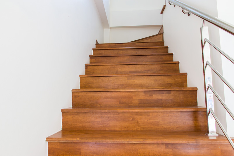 CULAUD Moulures Bois - Quelle épaisseur pour une marche d'escalier en bois.