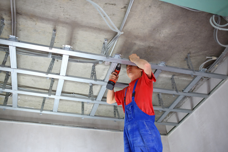 installer un plafond sur rail pose rail placo plafond vidéo Brapp