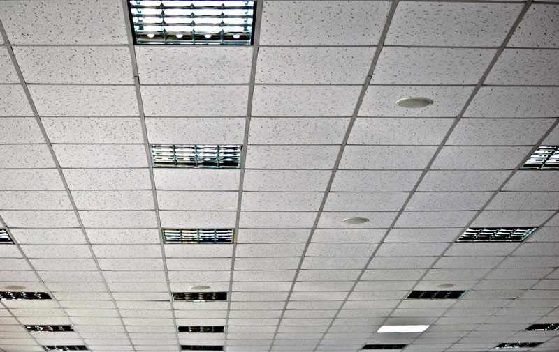 Comment cacher un plafond suspendu en plaques ou dalles 60 x 60
